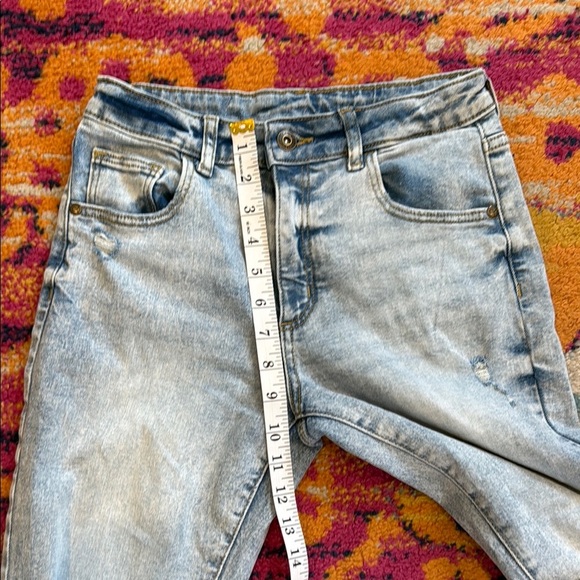 Art Class Blue Distressed Jeans - Picture 3 of 9